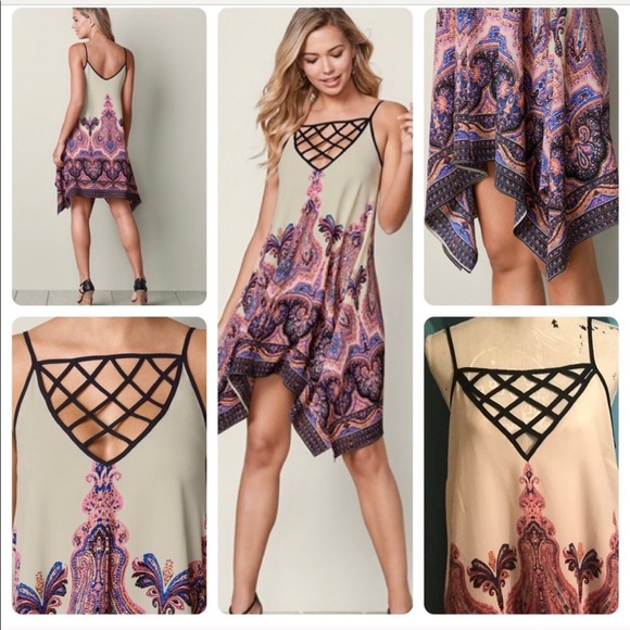 VENUS Dresses & Skirts - ⚡️HP⚡️Venus Flowy Printed Strappy Dress